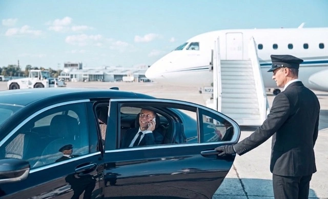 Boca Raton Airport Limo Service with professional chauffeur and private jet
