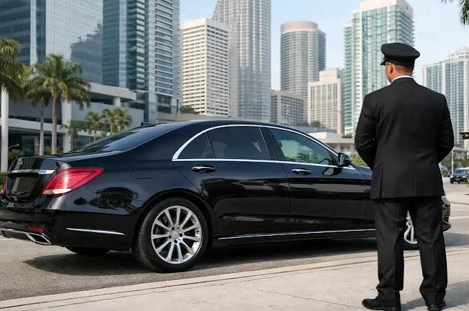 Fort Lauderdale Limo Service with professional chauffeur and luxury sedan in the city
