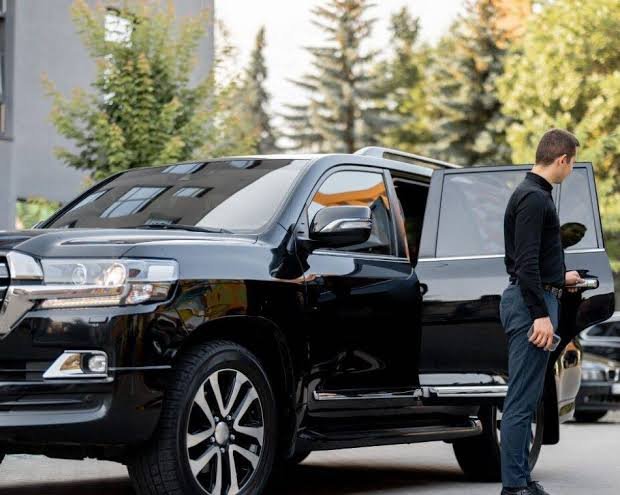 Hollywood FL limo service with professional chauffeur and luxury black SUV