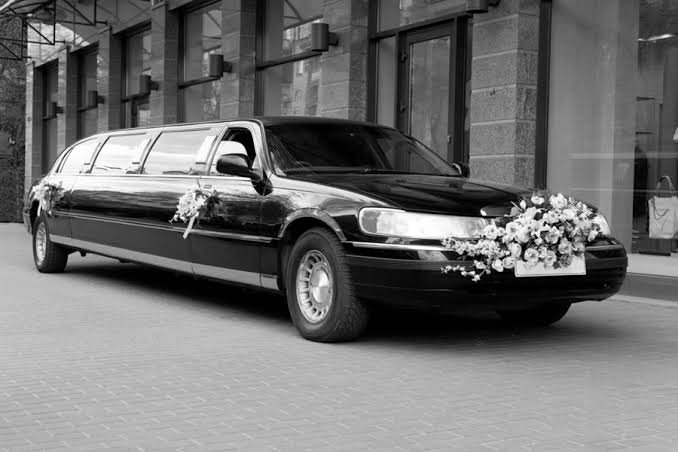 Wedding limo service with decorated luxury stretch limousine for bridal party